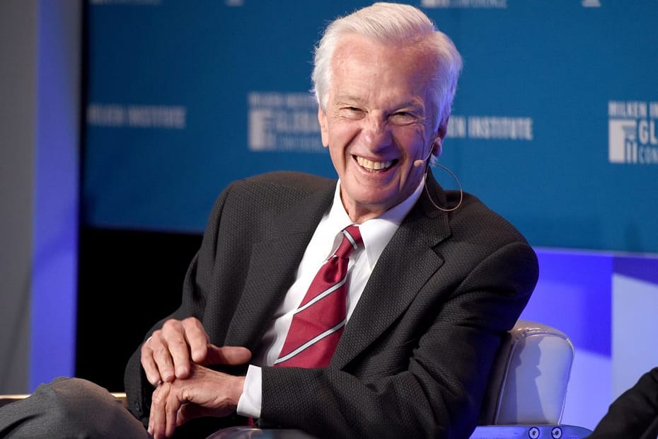 Jorge Paulo Lemann sorrindo em uma entrevista