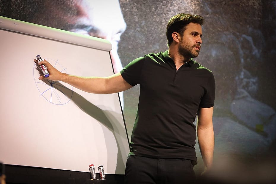 Pablo Marçal Motivando Milhares de Pessoas com sua Palestra